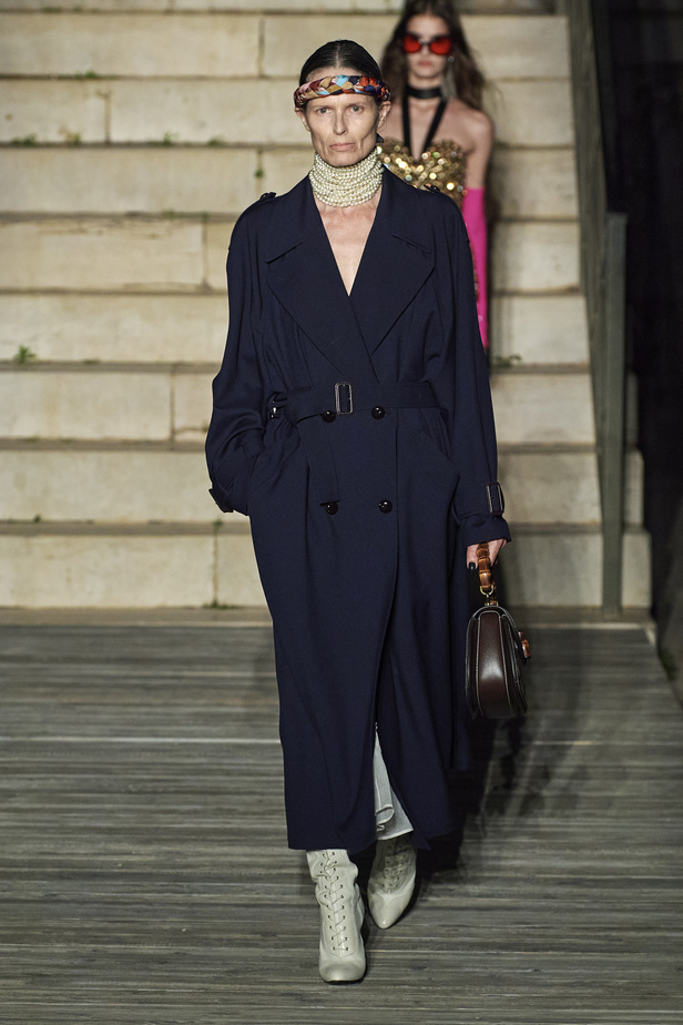 عرض أزياء غوتشي كروز 2023 خطوة نحو مستقبل حيوي في عالم الموضة