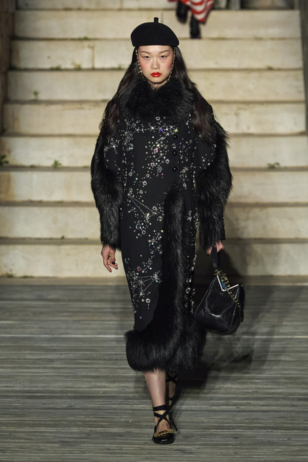 عرض أزياء غوتشي كروز 2023 خطوة نحو مستقبل حيوي في عالم الموضة