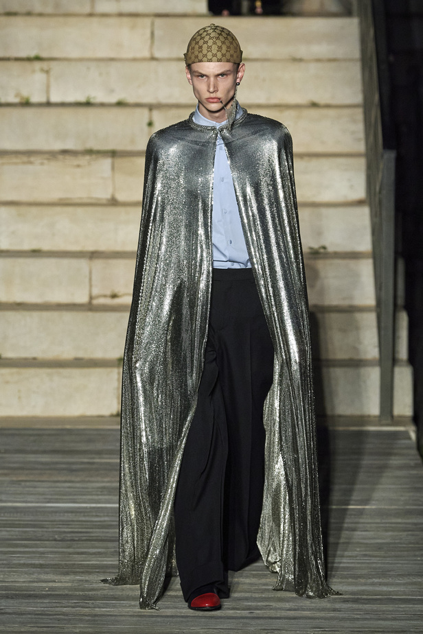 عرض أزياء غوتشي كروز 2023 خطوة نحو مستقبل حيوي في عالم الموضة