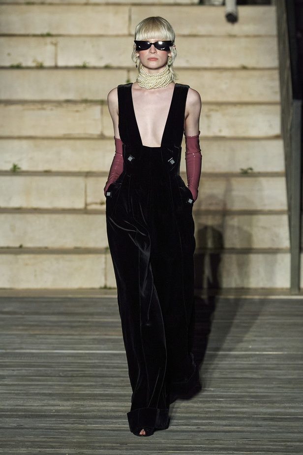 عرض أزياء غوتشي كروز 2023 خطوة نحو مستقبل حيوي في عالم الموضة