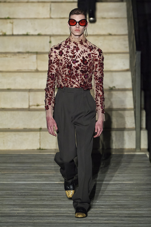 عرض أزياء غوتشي كروز 2023 خطوة نحو مستقبل حيوي في عالم الموضة