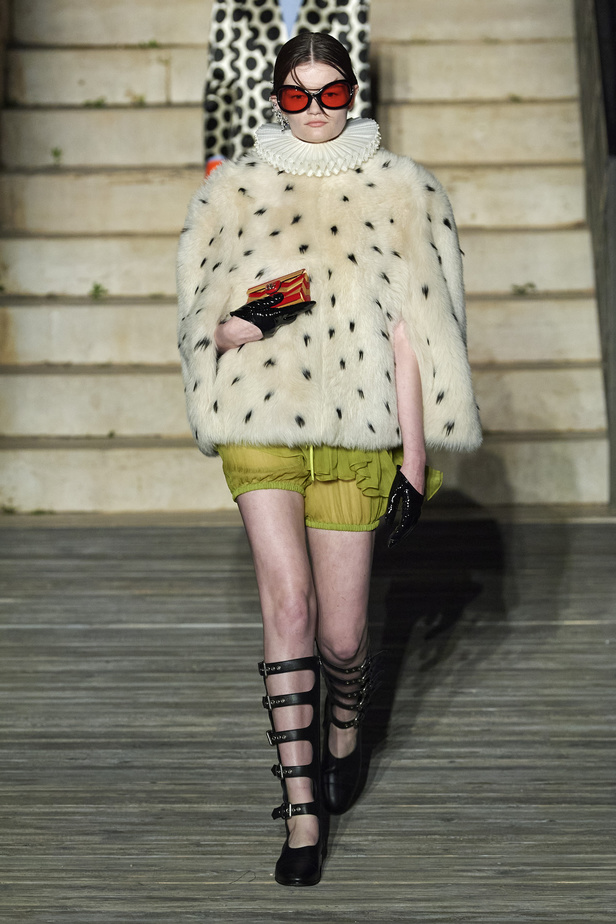 عرض أزياء غوتشي كروز 2023 خطوة نحو مستقبل حيوي في عالم الموضة