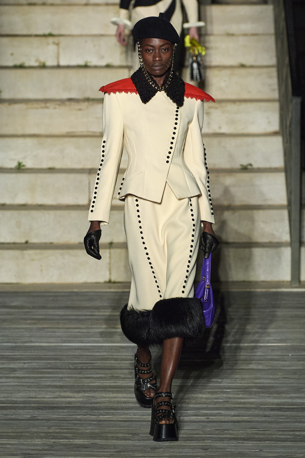 عرض أزياء غوتشي كروز 2023 خطوة نحو مستقبل حيوي في عالم الموضة