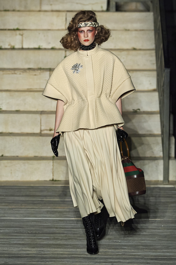 عرض أزياء غوتشي كروز 2023 خطوة نحو مستقبل حيوي في عالم الموضة