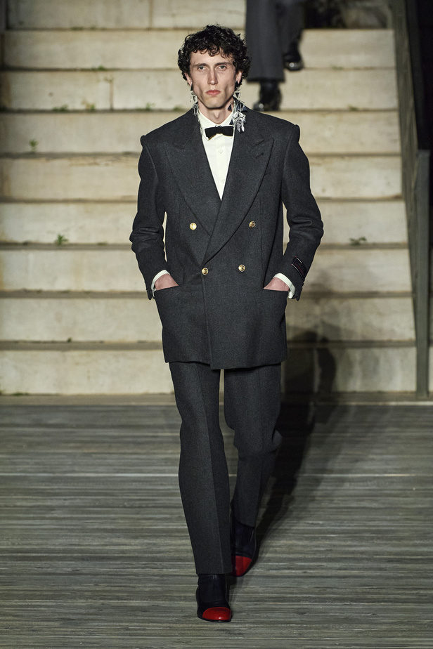 عرض أزياء غوتشي كروز 2023 خطوة نحو مستقبل حيوي في عالم الموضة