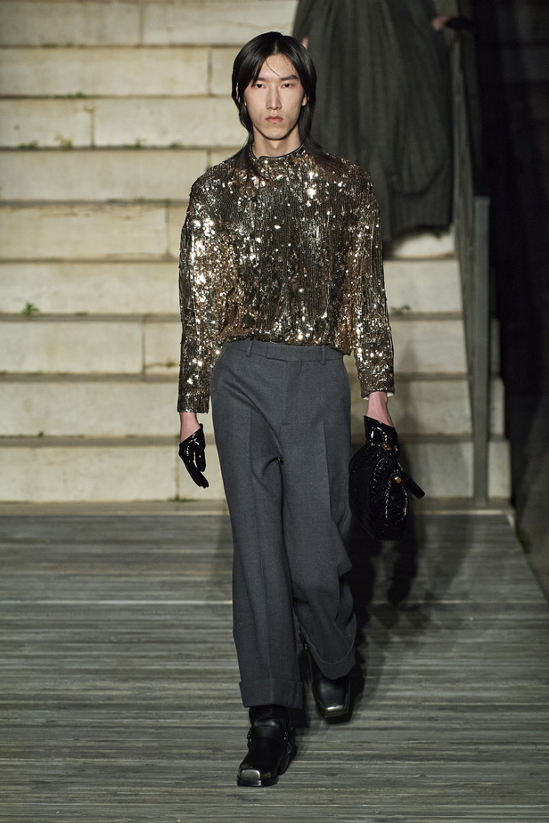 عرض أزياء غوتشي كروز 2023 خطوة نحو مستقبل حيوي في عالم الموضة