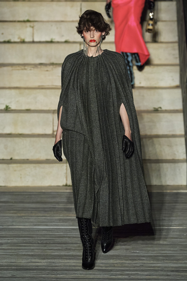 عرض أزياء غوتشي كروز 2023 خطوة نحو مستقبل حيوي في عالم الموضة