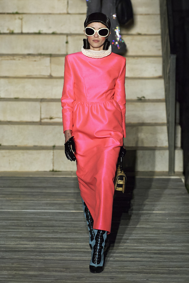 عرض أزياء غوتشي كروز 2023 خطوة نحو مستقبل حيوي في عالم الموضة