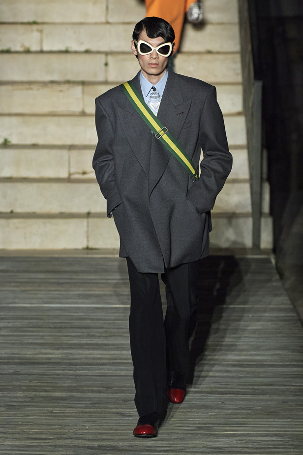 عرض أزياء غوتشي كروز 2023 خطوة نحو مستقبل حيوي في عالم الموضة