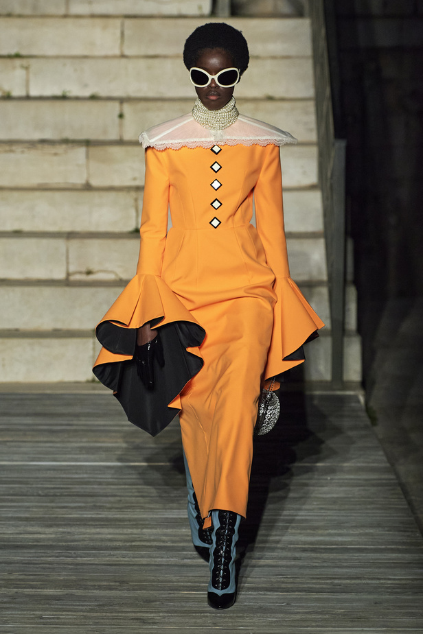 عرض أزياء غوتشي كروز 2023 خطوة نحو مستقبل حيوي في عالم الموضة