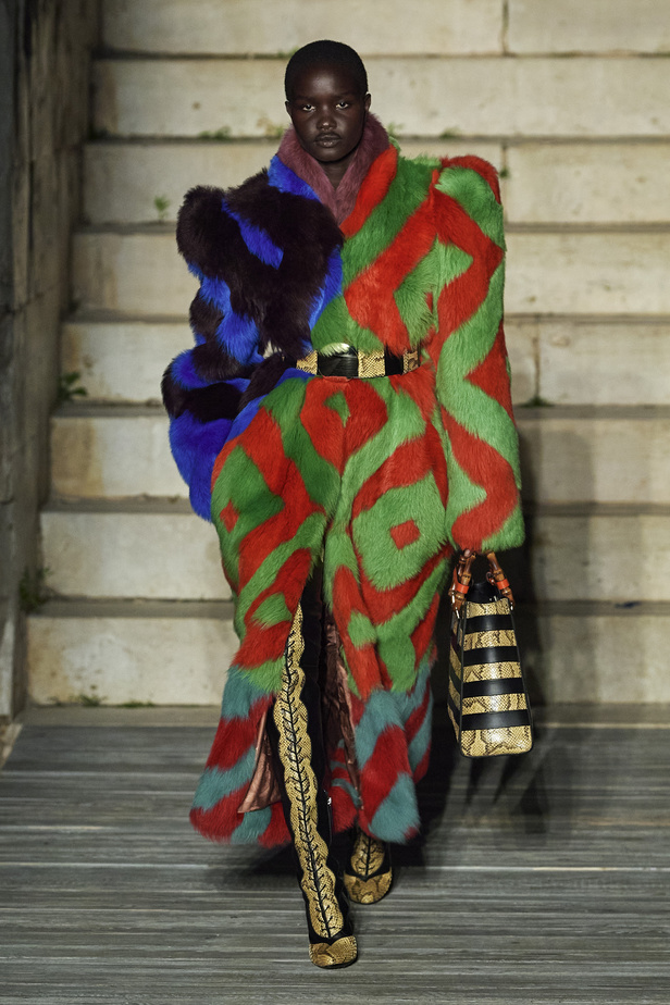 عرض أزياء غوتشي كروز 2023 خطوة نحو مستقبل حيوي في عالم الموضة