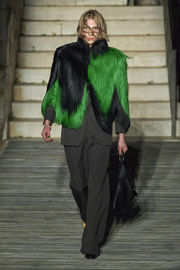 عرض أزياء غوتشي كروز 2023 خطوة نحو مستقبل حيوي في عالم الموضة