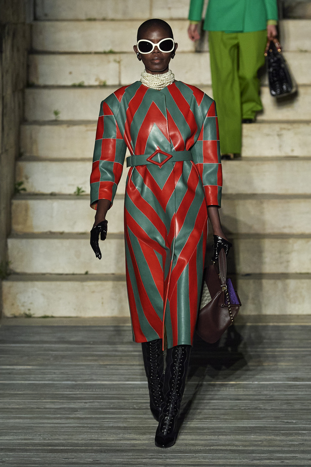 عرض أزياء غوتشي كروز 2023 خطوة نحو مستقبل حيوي في عالم الموضة