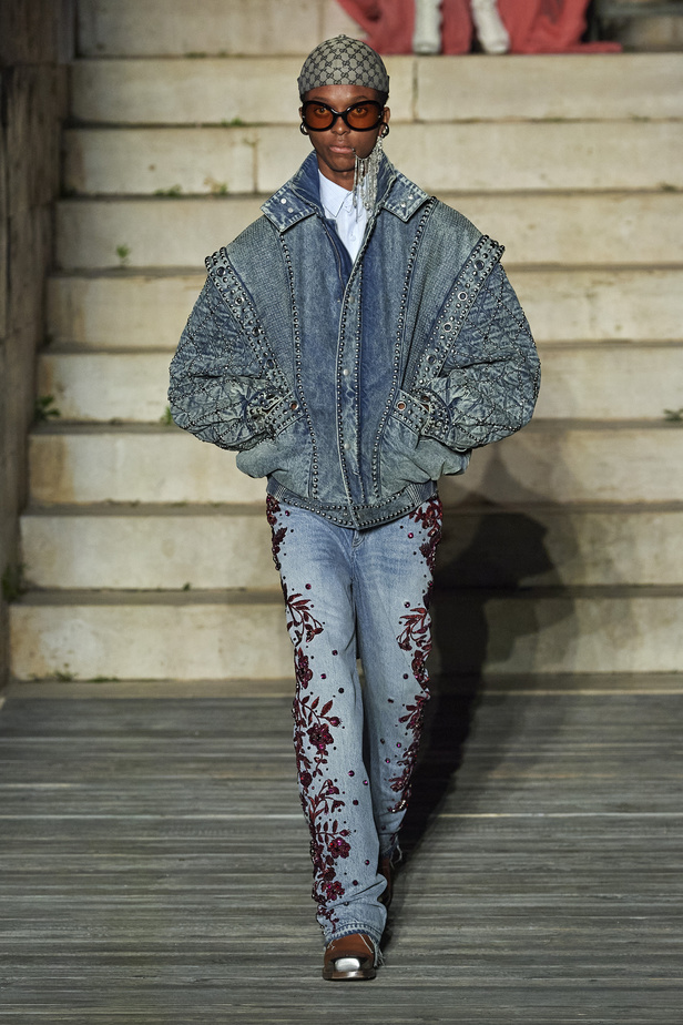 عرض أزياء غوتشي كروز 2023 خطوة نحو مستقبل حيوي في عالم الموضة