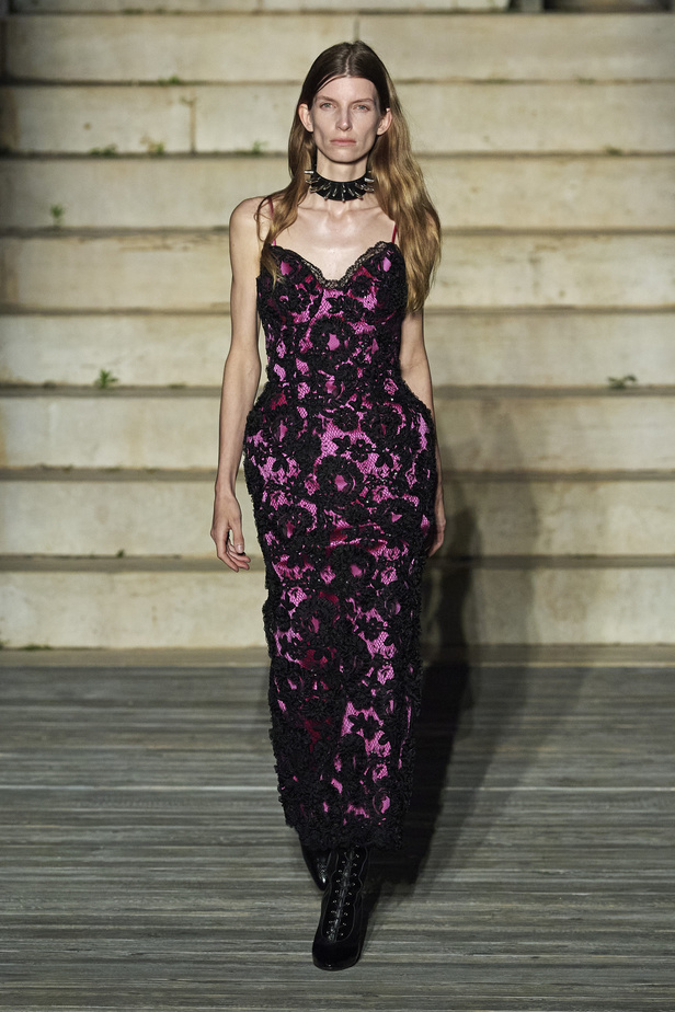 عرض أزياء غوتشي كروز 2023 خطوة نحو مستقبل حيوي في عالم الموضة