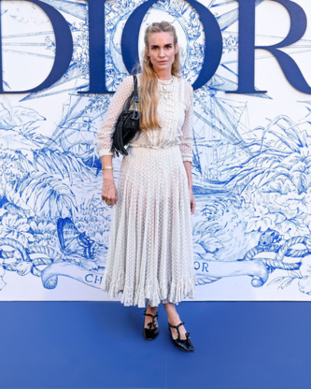 Dior تحتفل بالأنوثة في مجموعة "ديور كروز" للعام 2023