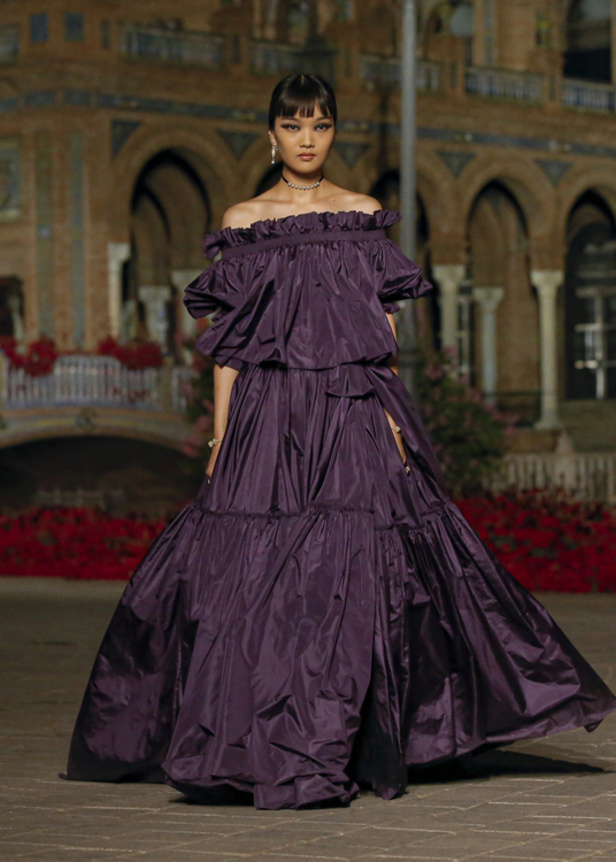 Dior تحتفل بالأنوثة في مجموعة "ديور كروز" للعام 2023