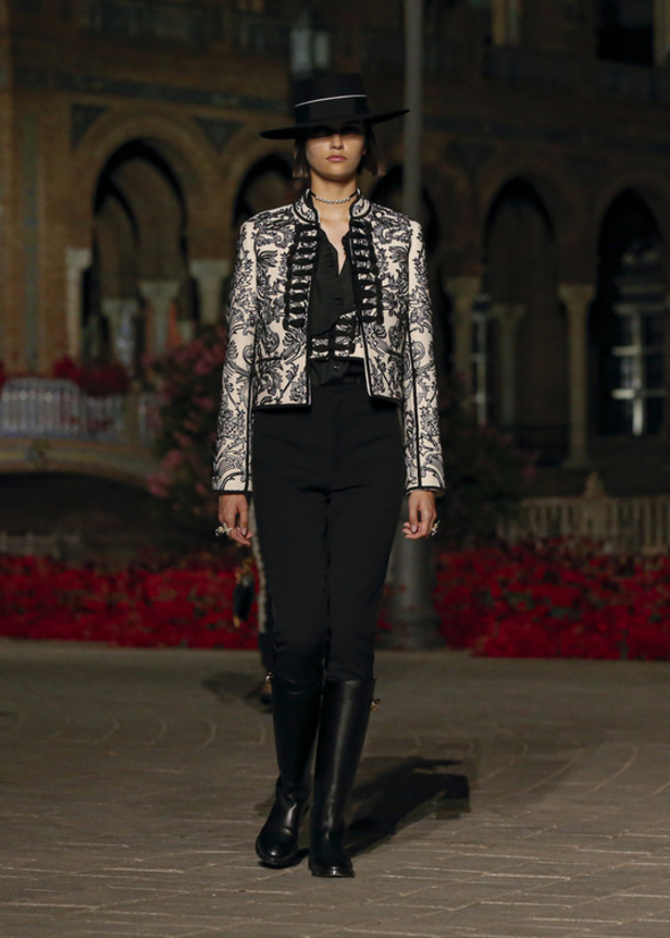 Dior تحتفل بالأنوثة في مجموعة "ديور كروز" للعام 2023