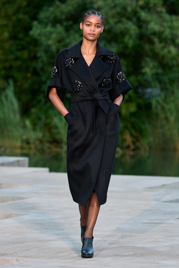 عرض أزياء Max Mara Resort 2023