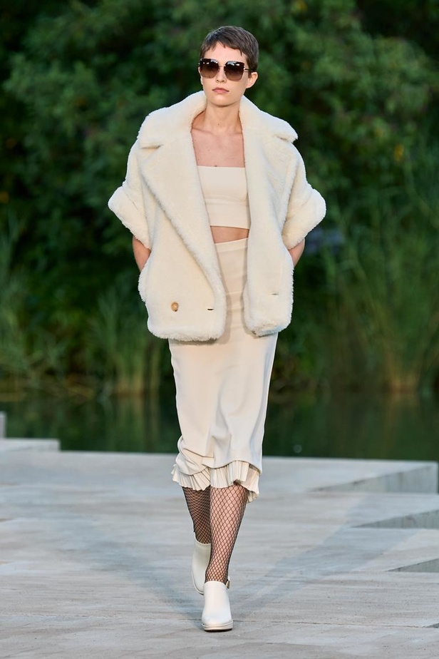 عرض أزياء Max Mara Resort 2023