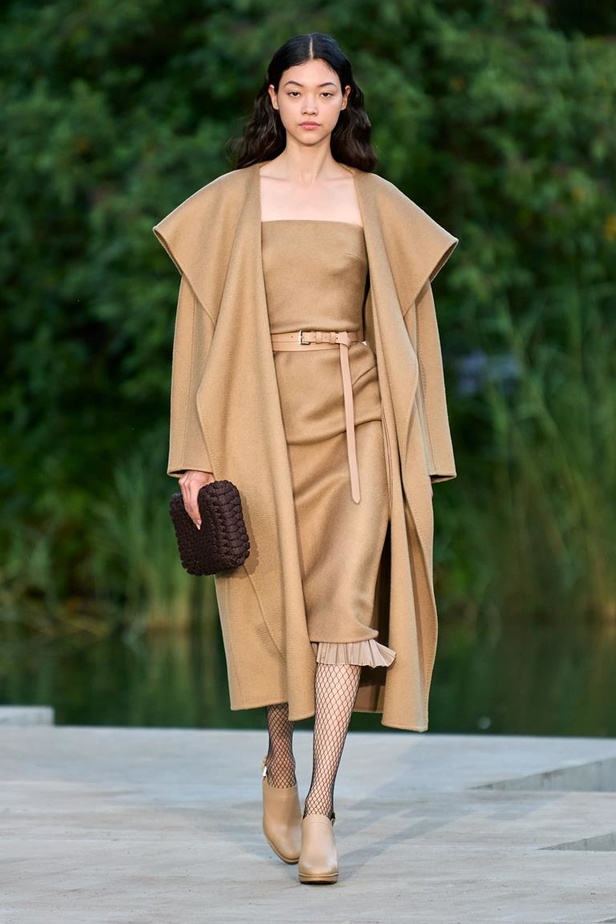 عرض أزياء Max Mara Resort 2023