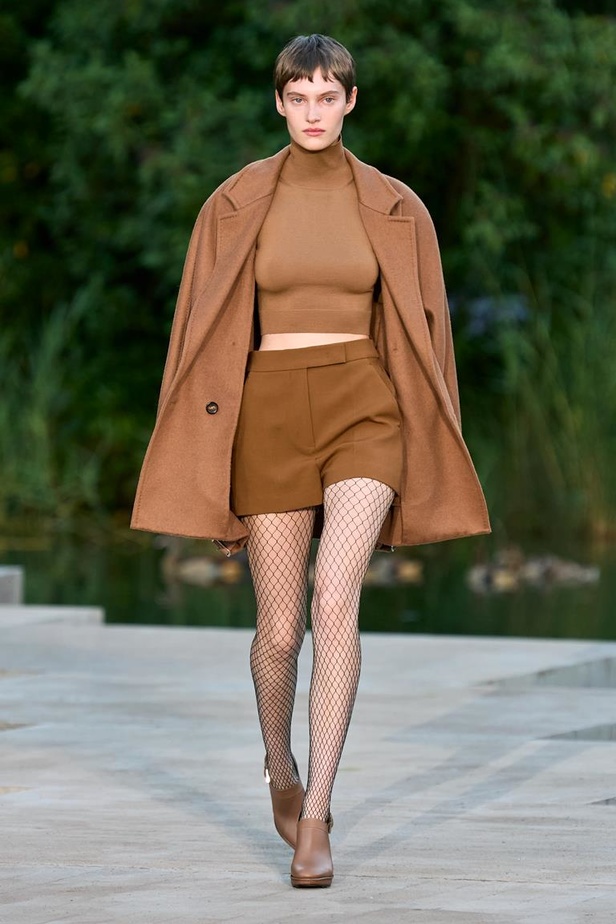 عرض أزياء Max Mara Resort 2023