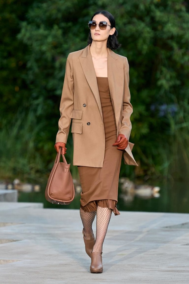 عرض أزياء Max Mara Resort 2023