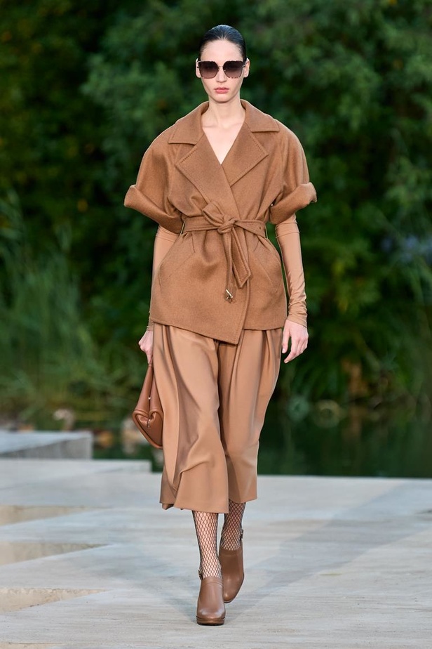 عرض أزياء Max Mara Resort 2023