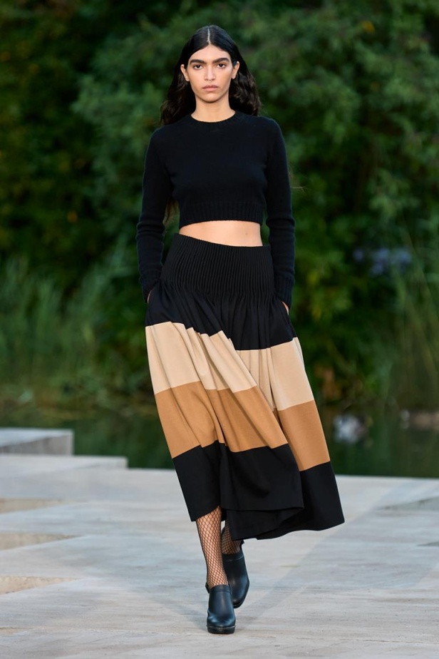 عرض أزياء Max Mara Resort 2023