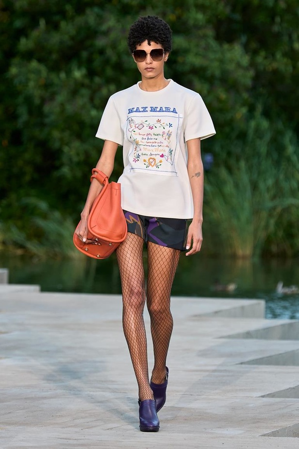عرض أزياء Max Mara Resort 2023