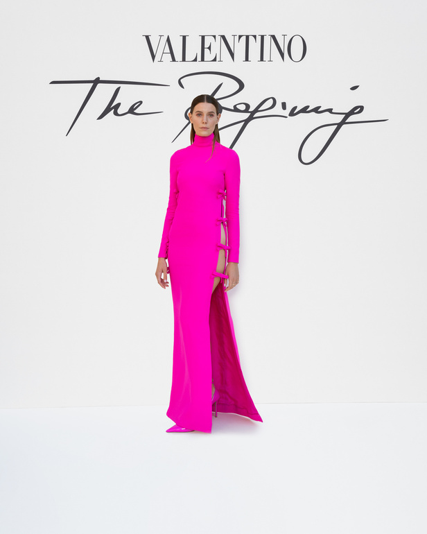 مجموعة Valentino للهوت كوتور 2022 تتخطى التقاليد بقطع عصرية