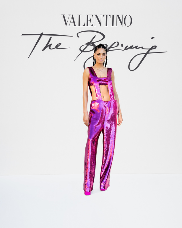 مجموعة Valentino للهوت كوتور 2022 تتخطى التقاليد بقطع عصرية