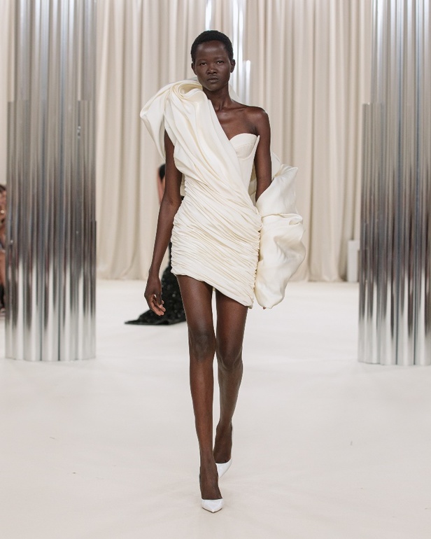 Ashi Studio تكشف عن مجموعة كوتور خريف وشتاء 2023 بعنوان "الأمواج"