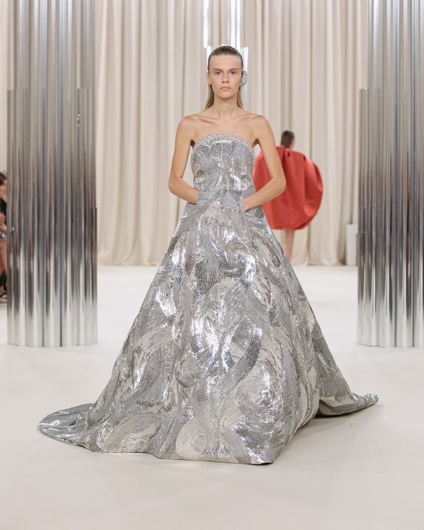 Ashi Studio تكشف عن مجموعة كوتور خريف وشتاء 2023 بعنوان "الأمواج"