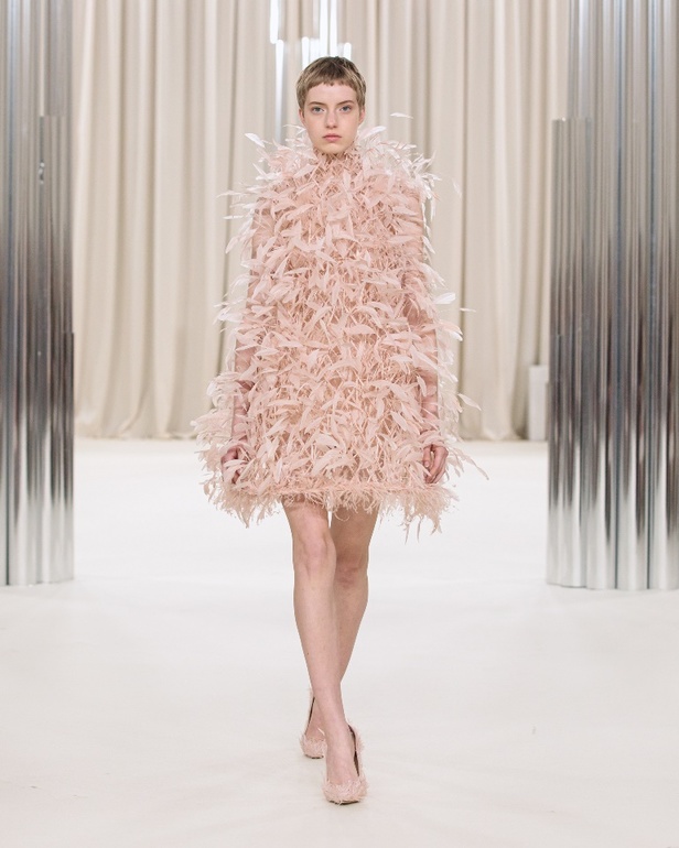 Ashi Studio تكشف عن مجموعة كوتور خريف وشتاء 2023 بعنوان "الأمواج"