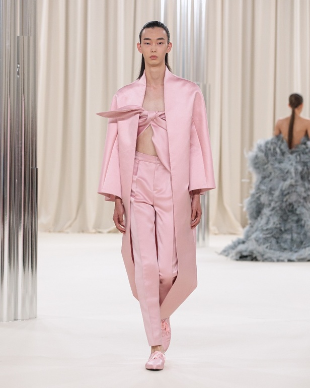 Ashi Studio تكشف عن مجموعة كوتور خريف وشتاء 2023 بعنوان "الأمواج"