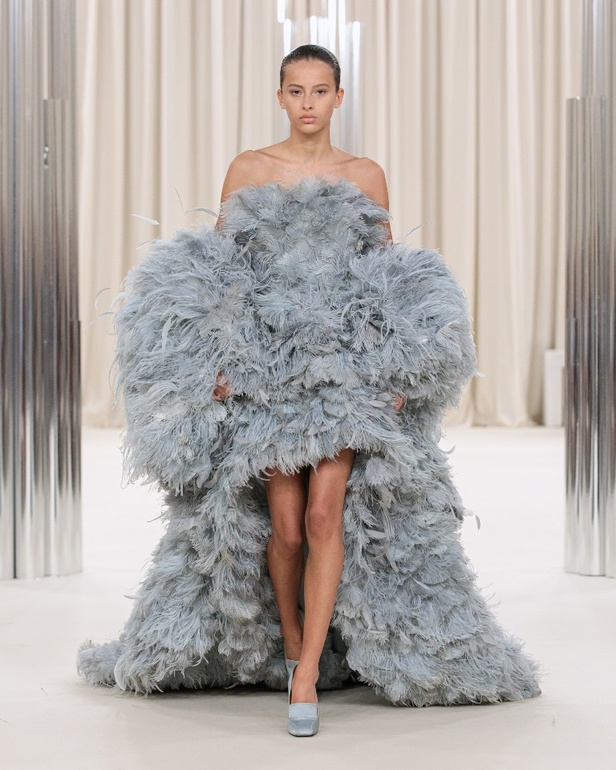 Ashi Studio تكشف عن مجموعة كوتور خريف وشتاء 2023 بعنوان "الأمواج"