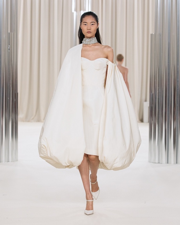 Ashi Studio تكشف عن مجموعة كوتور خريف وشتاء 2023 بعنوان "الأمواج"