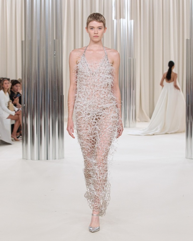 Ashi Studio تكشف عن مجموعة كوتور خريف وشتاء 2023 بعنوان "الأمواج"