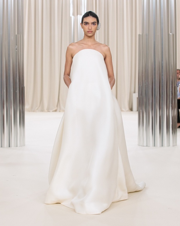 Ashi Studio تكشف عن مجموعة كوتور خريف وشتاء 2023 بعنوان "الأمواج"