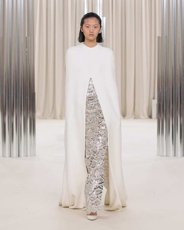 Ashi Studio تكشف عن مجموعة كوتور خريف وشتاء 2023 بعنوان "الأمواج"