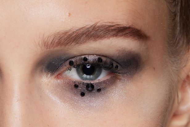 اطلالات جمالية من مجموعة Giorgio Armani Privé