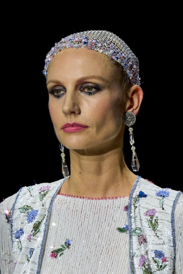 اطلالات جمالية من مجموعة Giorgio Armani Privé