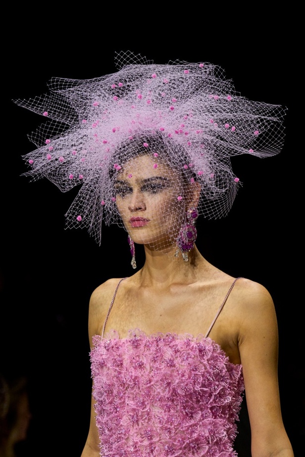 اطلالات جمالية من مجموعة Giorgio Armani Privé