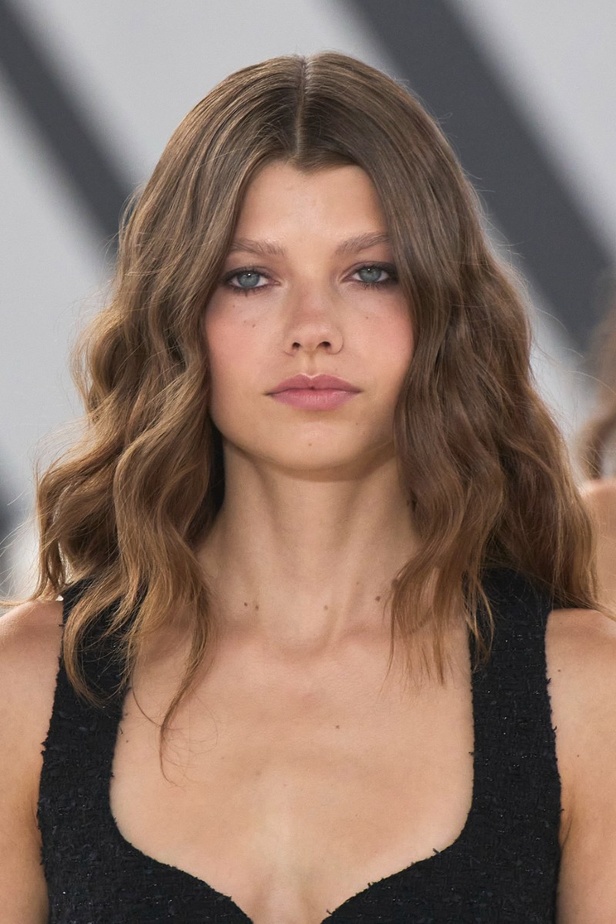 اطلالات جمالية من مجموعة CHANEL للأزياء الراقية لخريف وشتاء 2023