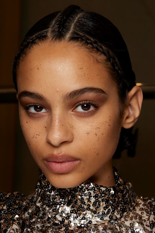 مجموعة ايلي صعب للهوت كوتور لموسم خريف وشتاء 2022