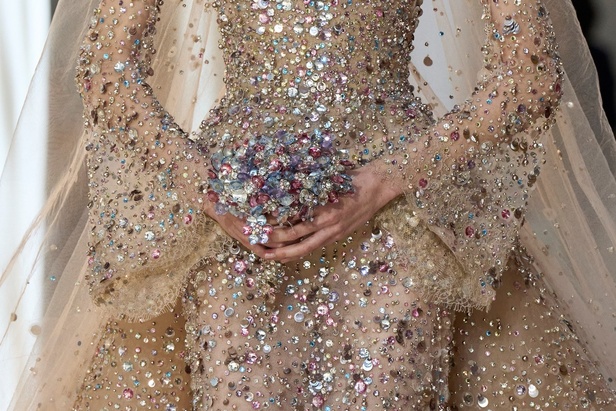 مجموعة ايلي صعب للهوت كوتور لموسم خريف وشتاء 2022