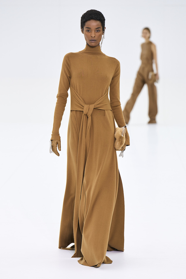 من مجموع فندي للهوت كوتور لخريف وشتاء 2022