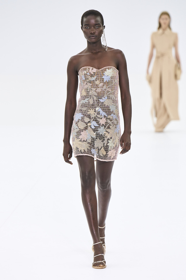 من مجموع فندي للهوت كوتور لخريف وشتاء 2022