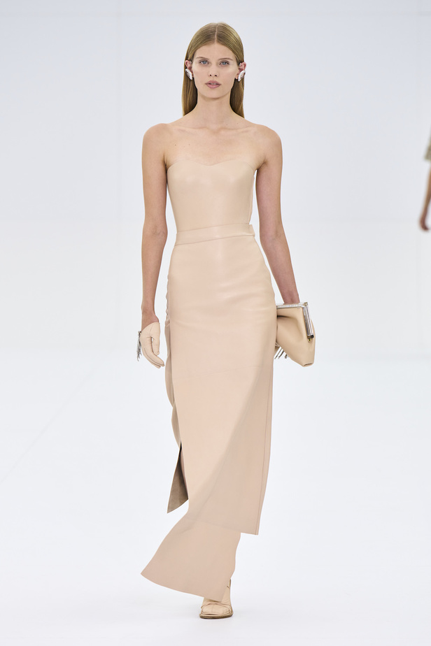 من مجموع فندي للهوت كوتور لخريف وشتاء 2022